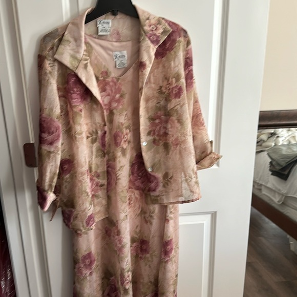 K Petite Dresses & Skirts - Ladies floral jacket/dress
